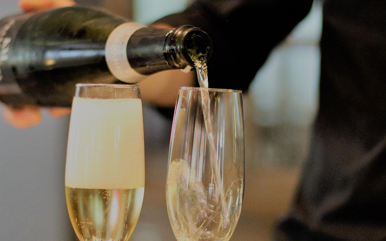 ruou champagne Cách bảo quản rượu sâm panh: 3 mẹo bảo quản một chai rượu Champagne đã mở