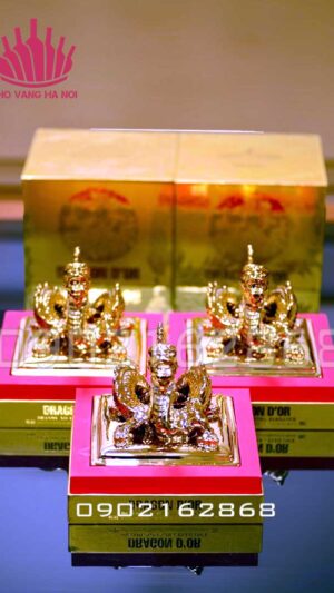 Chai rượu hình ấn rồng mạ vàng
